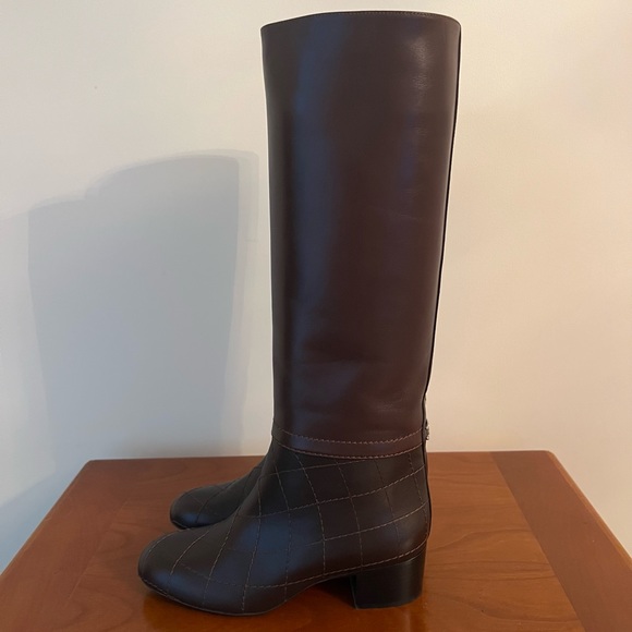CHANEL Never Worn Dark Brown Khaki Quilted Riding Boots EU 37 US 7 - Picture 3 of 9